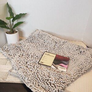 NWT Hearth & Harbor Non-Slip Chenille Bath Rug Silver Grey 20"x32"
